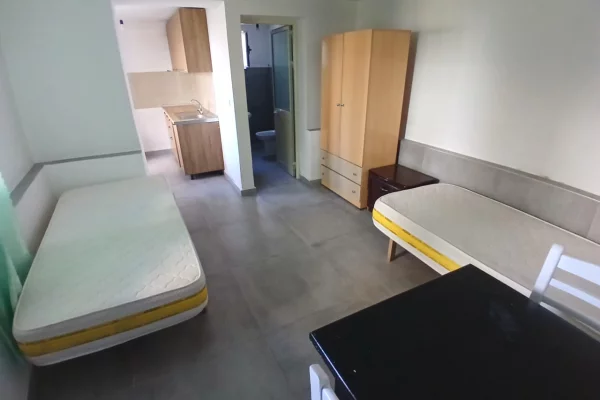 GARSIONERE 20000 LEKE,VILAT GJERMANE