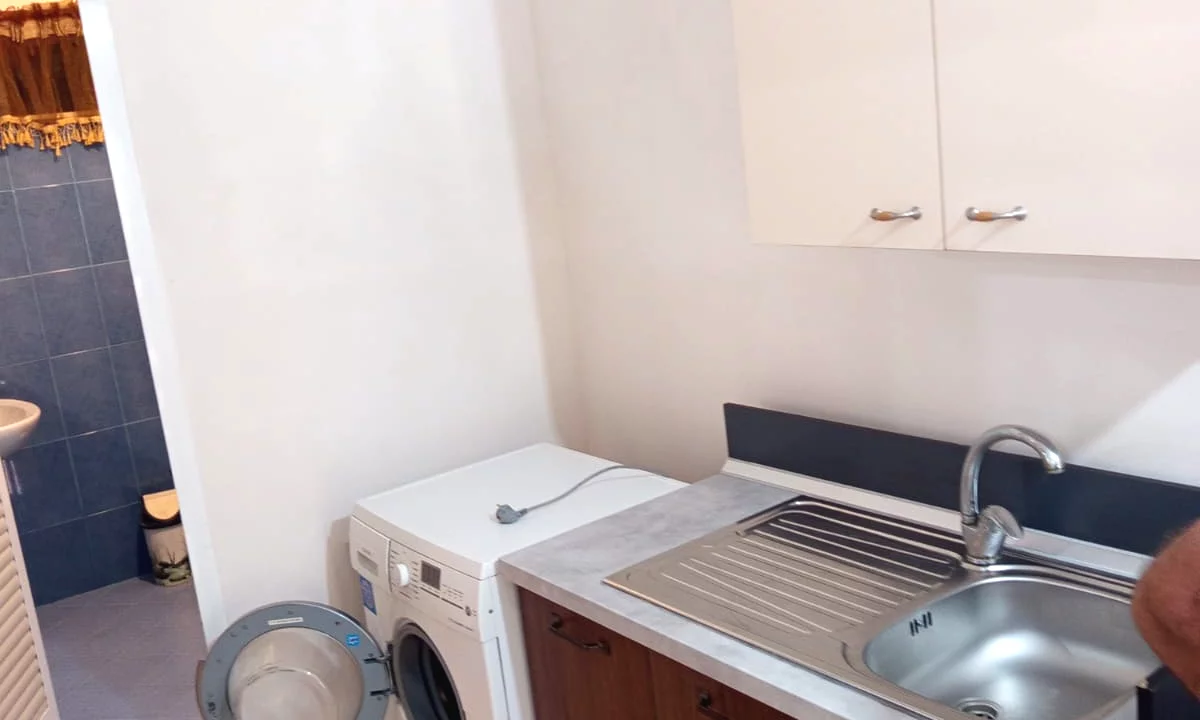 Shtepi me qera Apartament ne Tirane, 1+1, Mobilimi E mobiluar, Pagesa 28,000  Leke.