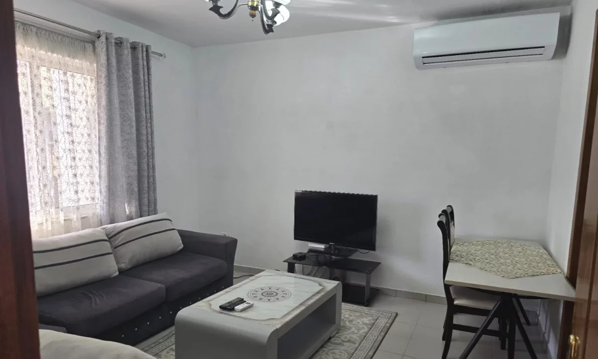 Shtepi me qera Apartament ne Tirane, 2+1, Mobilimi E mobiluar, Pagesa 40,000  Leke.