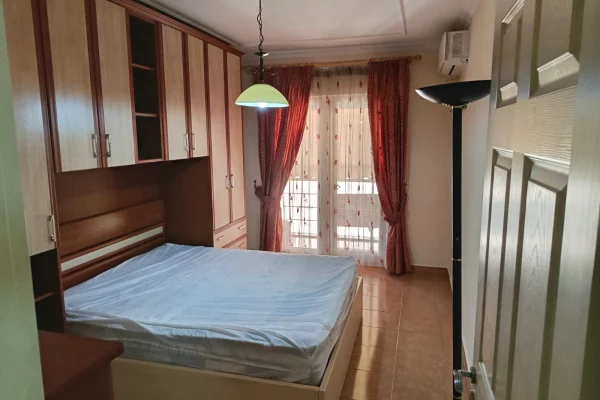 Shtepi me qera 1+1 ne Tirane - 43,000 Leke