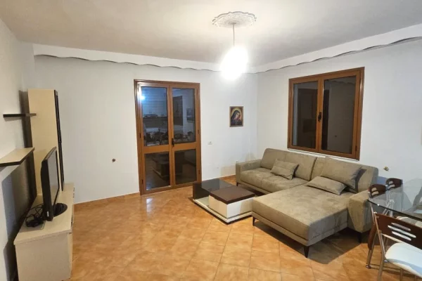 Shtepi me qera Apartament ne Tirane, 2+1, Mobilimi E mobiluar, Pagesa 50,000  Leke.