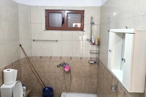 Shtepi me qera Apartament ne Tirane, 2+1, Mobilimi E mobiluar, Pagesa 50,000  Leke.