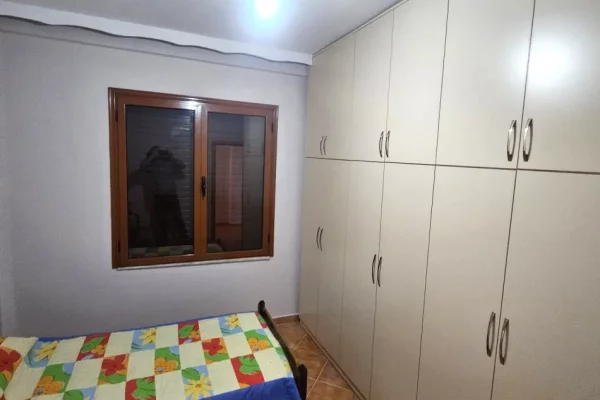 Shtepi me qera Apartament ne Tirane, 2+1, Mobilimi E mobiluar, Pagesa 50,000  Leke.