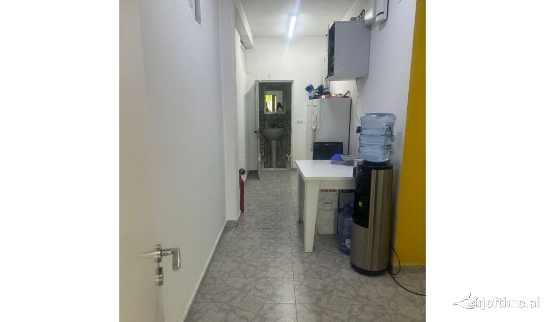 Ambient zyre per qera Blv Gjergj Fishta