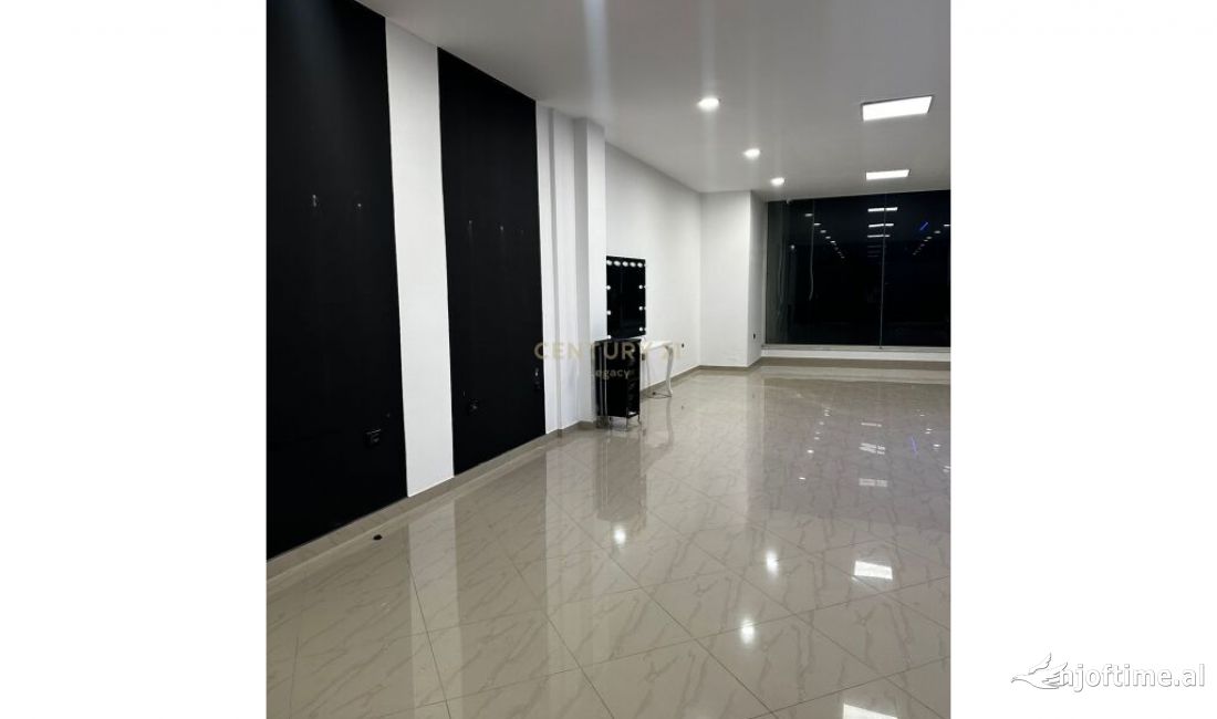 Jepet me qira dyqan ne zonen e Freskut!