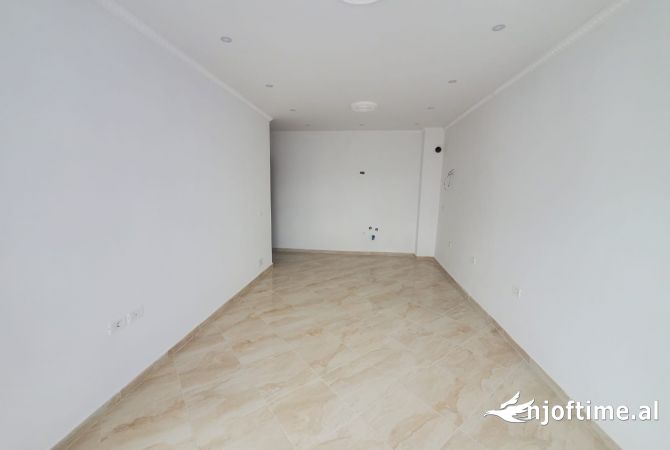Shtepi ne shitje Apartament ne Tirane, 1+1, Mobilimi Bosh, pa mobiluar, Pagesa 78,000  Euro.