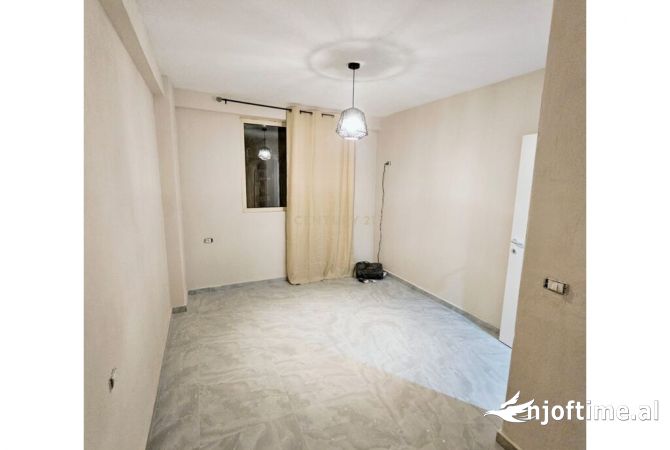 Shtepi ne shitje Apartament ne Tirane, 2+1, Mobilimi E mobiluar, Pagesa 89,000  Euro.