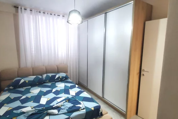 Shtepi ne shitje Apartament ne Tirane, 2+1, Mobilimi E mobiluar, Pagesa 110,000  Euro.