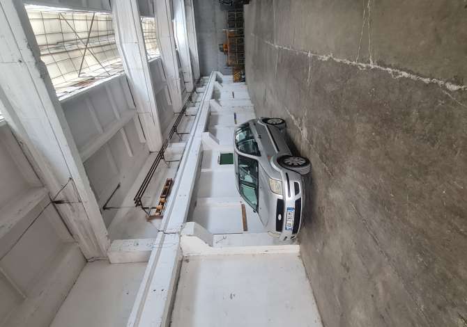 Ambient biznesi me qera 4+1 ne Tirane - 1,300 Euro