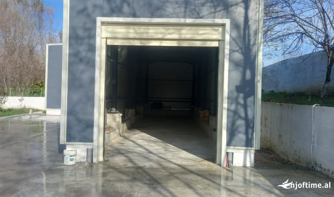 Shitet objekt +toke ne Rinas prane aeroportit Nene Tereza,