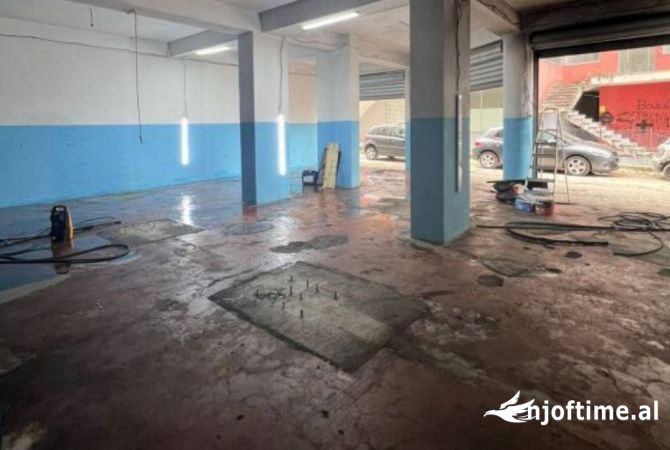 Ambiente Commerciale in Affitto 4+1 a Tirana - 500 Euro
