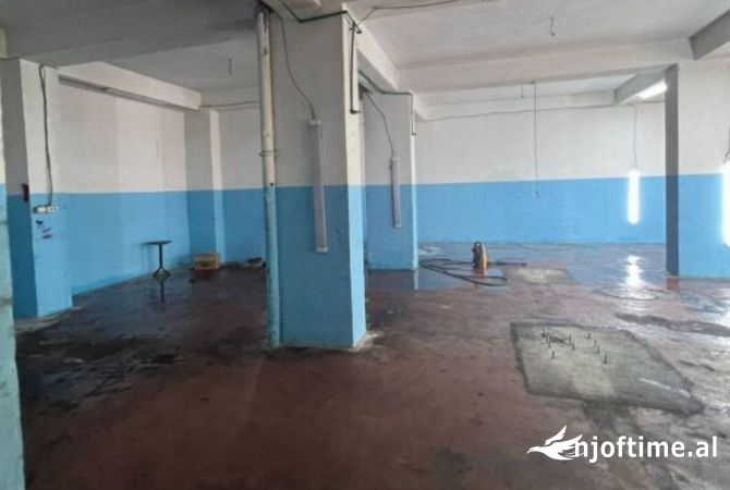 Ambiente Commerciale in Affitto 4+1 a Tirana - 500 Euro