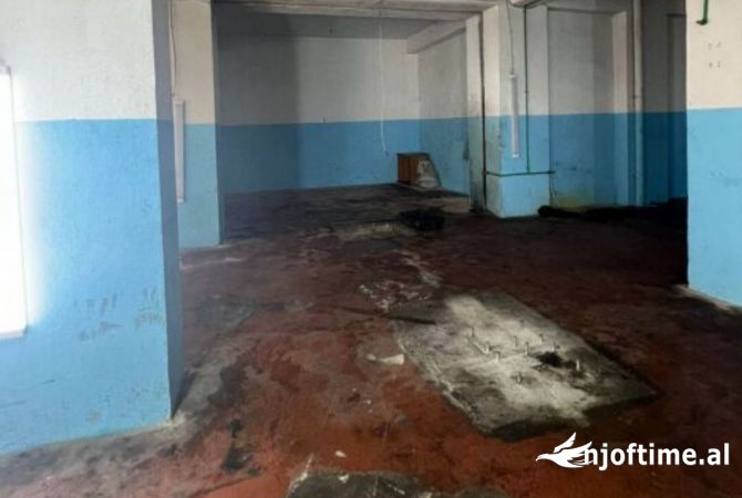 Ambiente Commerciale in Affitto 4+1 a Tirana - 500 Euro
