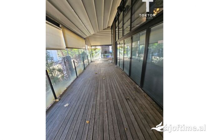 Ambiente Commerciale in Affitto 1+1 a Tirana - 4,000 Euro