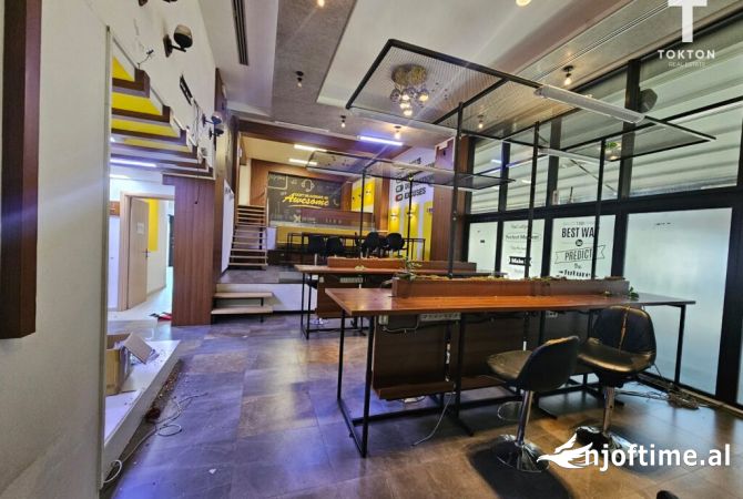 Ambiente Commerciale in Affitto 1+1 a Tirana - 4,000 Euro