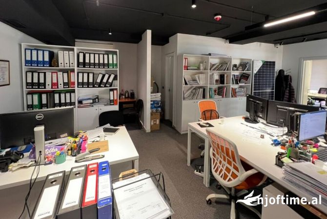 Ambiente Commerciale in Affitto 3+1 a Tirana - 1,100 Euro