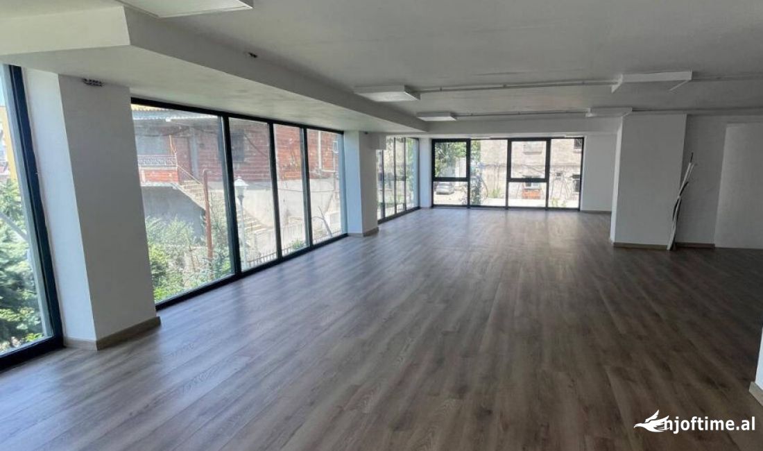 Ambient Biznesi per shitje, Shkolla e bashkuar 