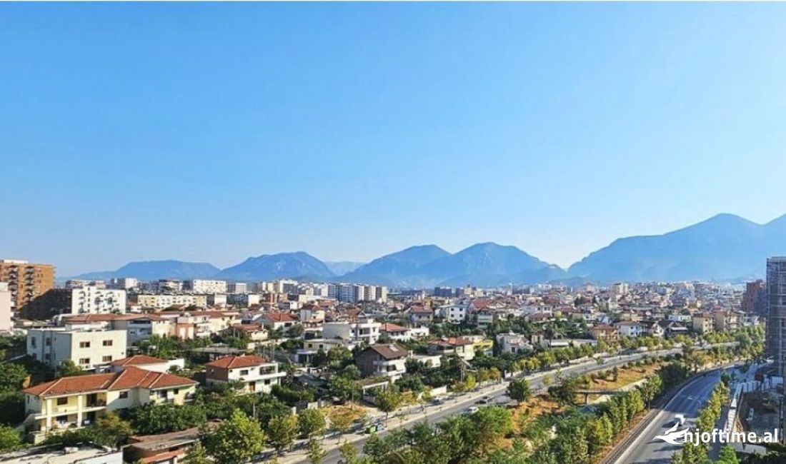 Ambient biznesi ne shitje, 1100m2 , ne faze ndertimi