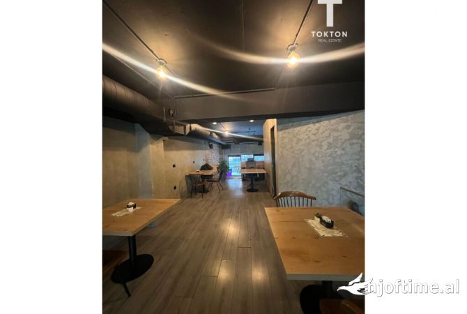 Ambiente Commerciale in Affitto 2+1 a Tirana - 1,400 Euro