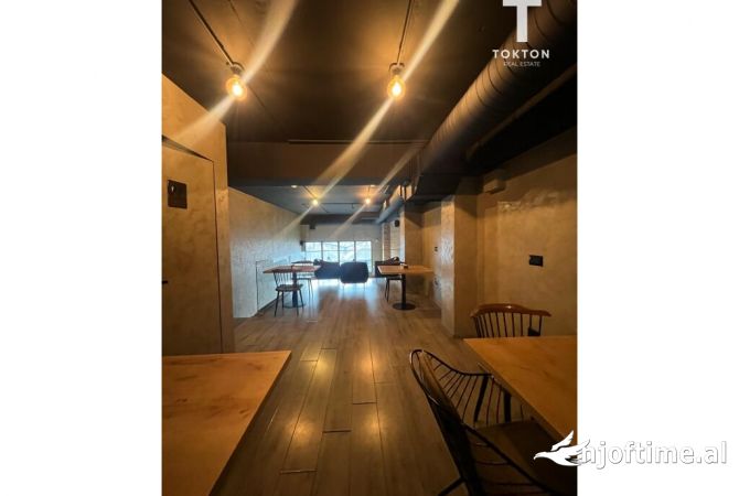 Ambiente Commerciale in Affitto 2+1 a Tirana - 1,400 Euro