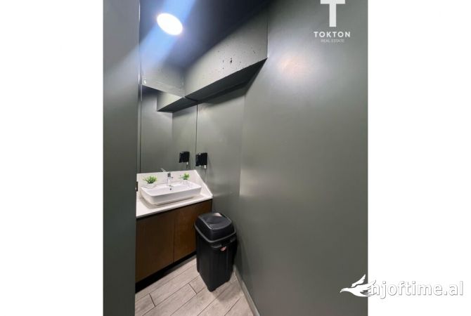 Ambiente Commerciale in Affitto 2+1 a Tirana - 1,400 Euro