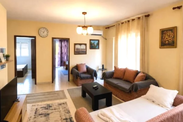 Apartament me qera