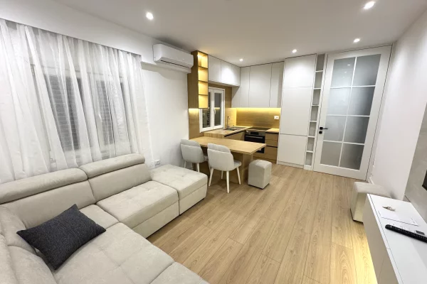 Shtepi me qera Apartament ne Tirane, 1+1, Mobilimi E mobiluar, Pagesa 550  Euro.