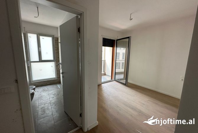 Shtepi ne shitje Apartament ne Tirane, 2+1, Mobilimi Bosh, pa mobiluar, Pagesa 175,000  Euro.