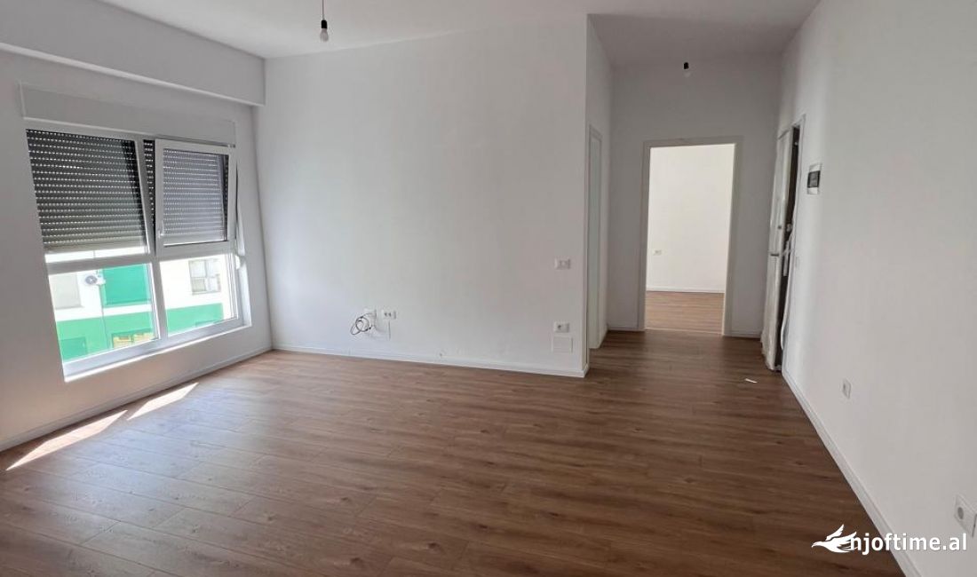 Shtepi ne shitje Apartament ne Tirane, 1+1, Mobilimi Bosh, pa mobiluar, Pagesa 90,000  Euro.