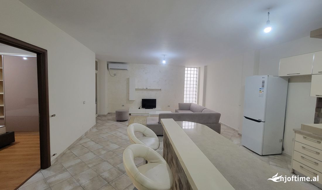 Appartamento in affitto a Tirana 2+1, Arredato