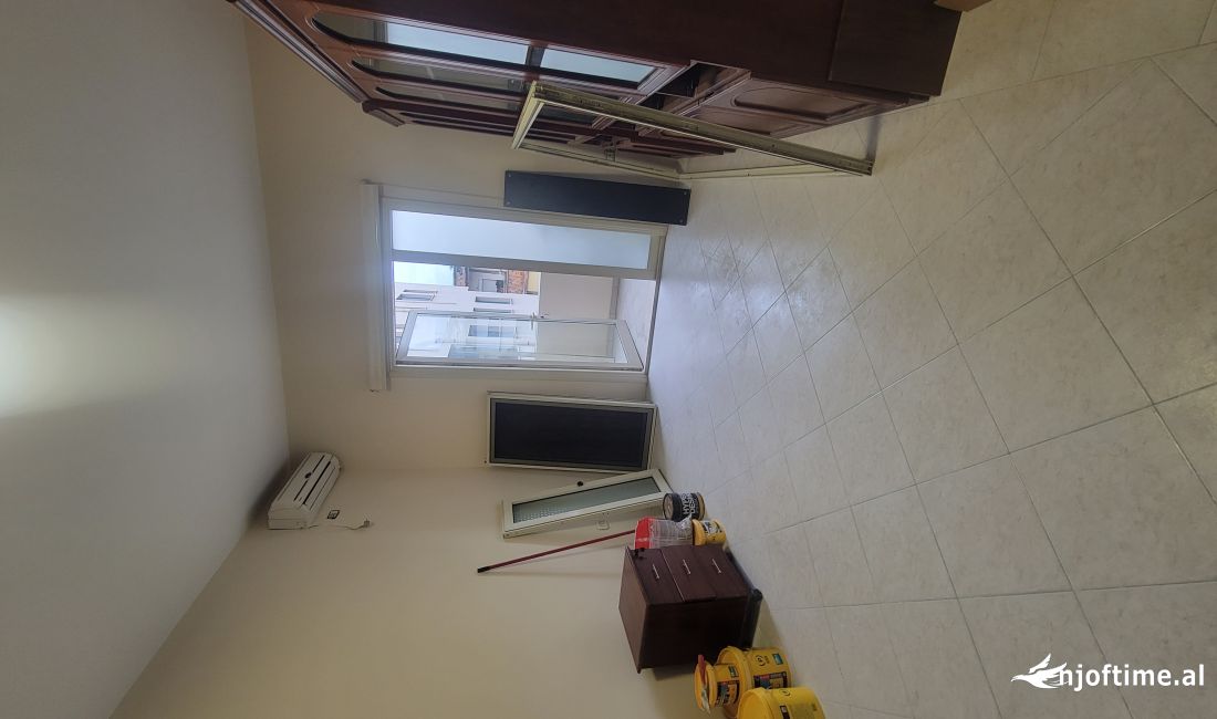 Ambjent biznesi me qera tek stadiumi Dinamo