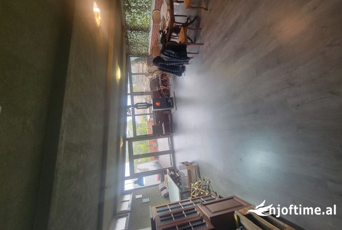 Ambiente Commerciale in Affitto 3+1 a Tirana - 800 Euro