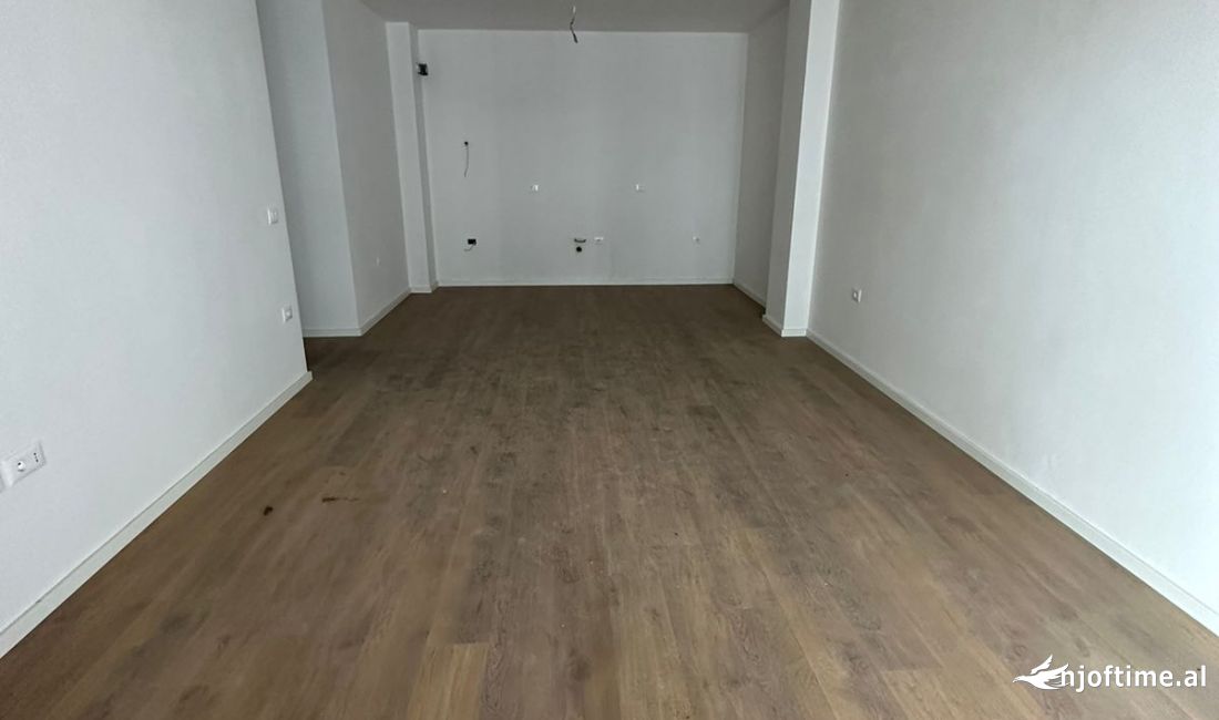 Shtepi ne shitje Apartament ne Tirane, 2+1, Mobilimi Bosh, pa mobiluar, Pagesa 176,000  Euro.