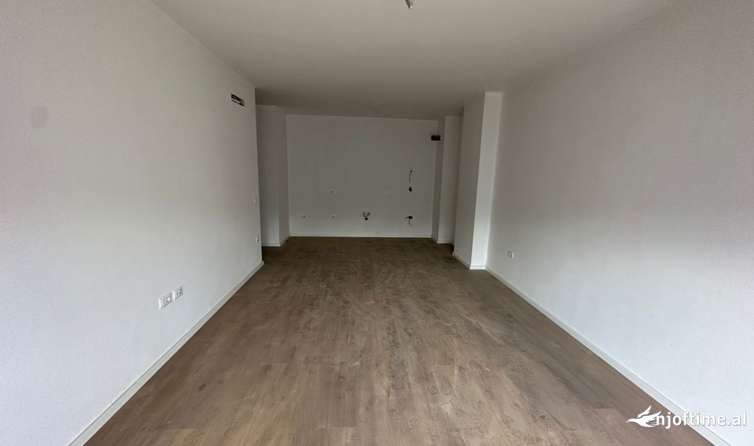 Shtepi ne shitje Apartament ne Tirane, 2+1, Mobilimi Bosh, pa mobiluar, Pagesa 176,000  Euro.
