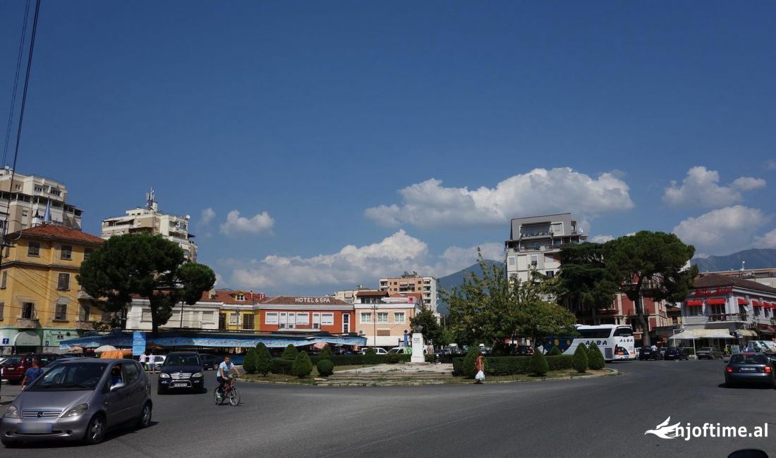 Shtepi me qera Apartament ne Tirane, 2+1, Mobilimi E mobiluar, Pagesa 600  Euro.