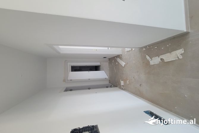 Shtepi ne shitje Apartament ne Tirane, 2+1, Mobilimi Bosh, pa mobiluar, Pagesa 161,000  Euro.