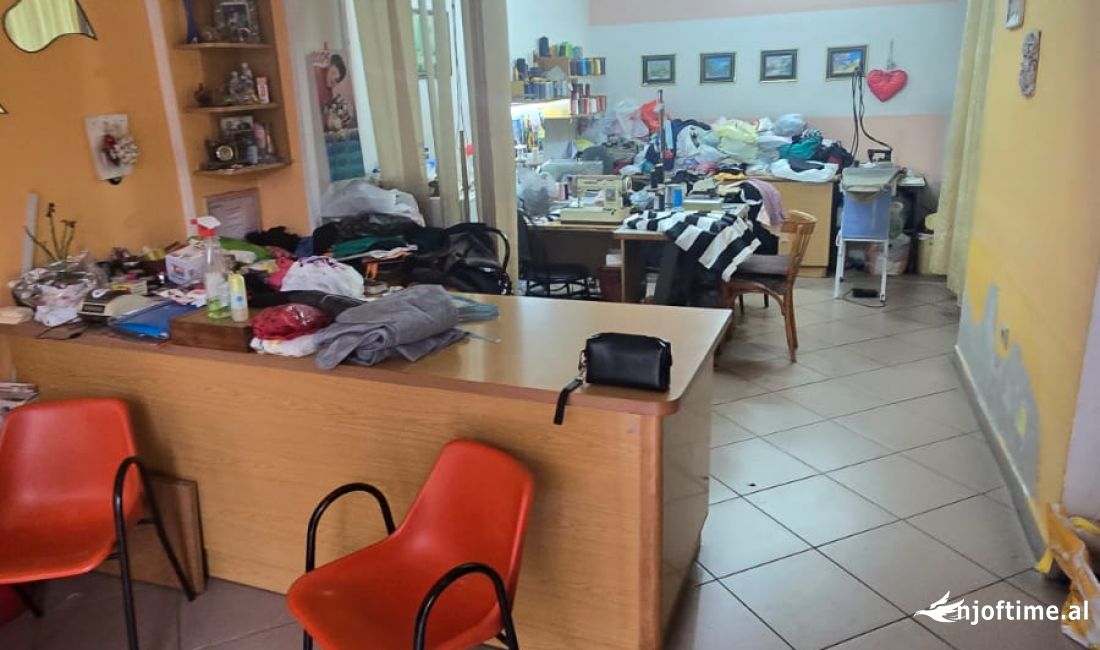 Shitet Dyqani tek Gjimnazi Partizani