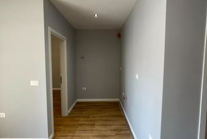 Shtepi ne shitje Apartament ne Tirane, 1+1, Mobilimi Bosh, pa mobiluar, Pagesa 98,000  Euro.