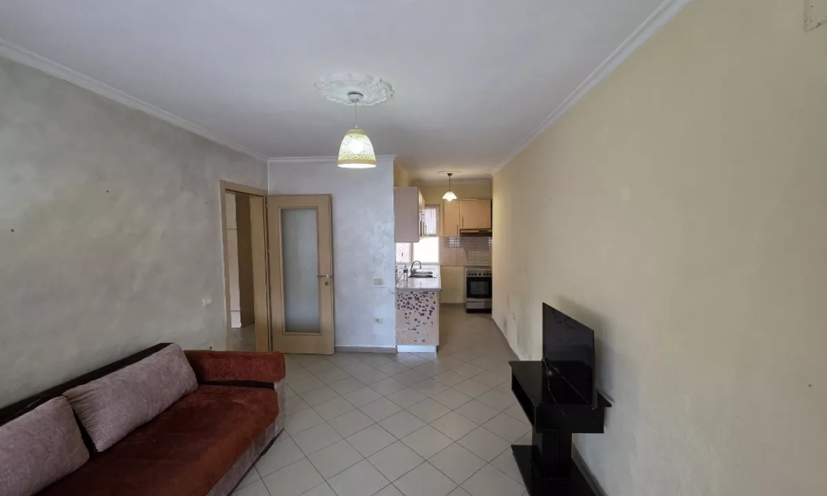 Shtepi ne shitje Apartament ne Tirane, 1+1, Mobilimi Pjeserisht e mobiluar, Pagesa 105,000  Euro.