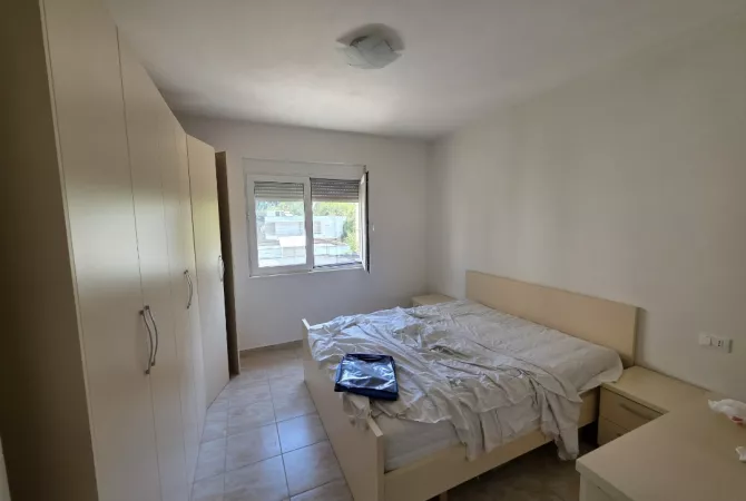 Shtepi ne shitje Apartament ne Tirane, 1+1, Mobilimi E mobiluar, Pagesa 93,000  Euro.