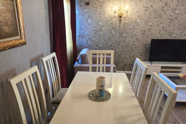 Shtepi ne shitje Apartament ne Tirane, 2+1, Mobilimi E mobiluar, Pagesa 375,000  Euro.