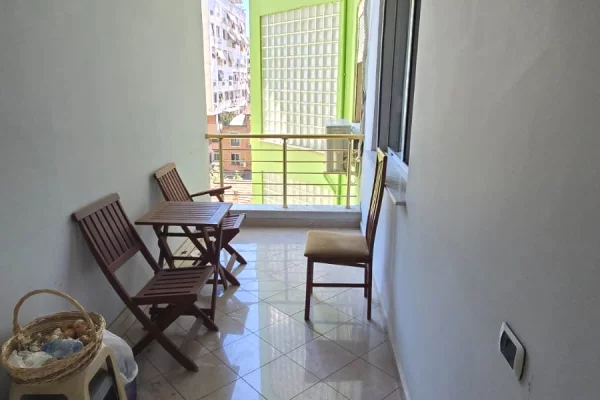 Shtepi ne shitje Apartament ne Tirane, 2+1, Mobilimi E mobiluar, Pagesa 375,000  Euro.