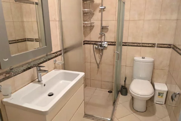 Shtepi ne shitje Apartament ne Tirane, 2+1, Mobilimi E mobiluar, Pagesa 375,000  Euro.