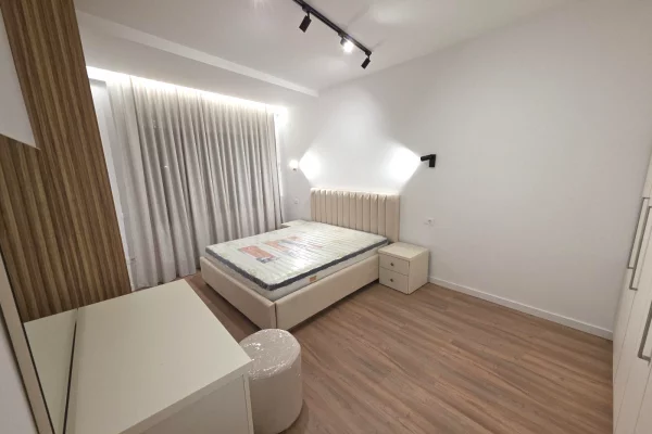 Shtepi me qera Apartament ne Tirane, 3+1, Mobilimi E mobiluar, Pagesa 1,500  Euro.