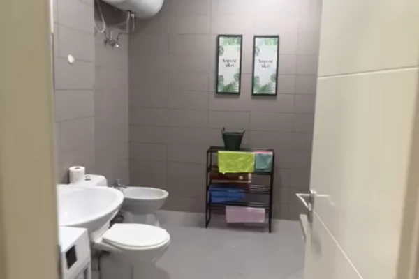 Shtepi ne shitje Apartament ne Tirane, 2+1, Mobilimi E mobiluar, Pagesa 280,000  Euro.