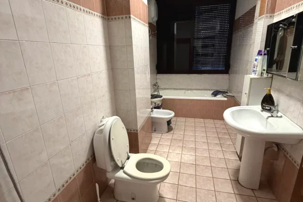 Apartment for rent in Tirana 2+1, Emty