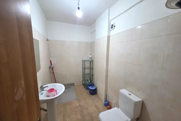 Shtepi ne shitje Apartament ne Tirane, 2+1, Mobilimi E mobiluar, Pagesa 130,000  Euro.