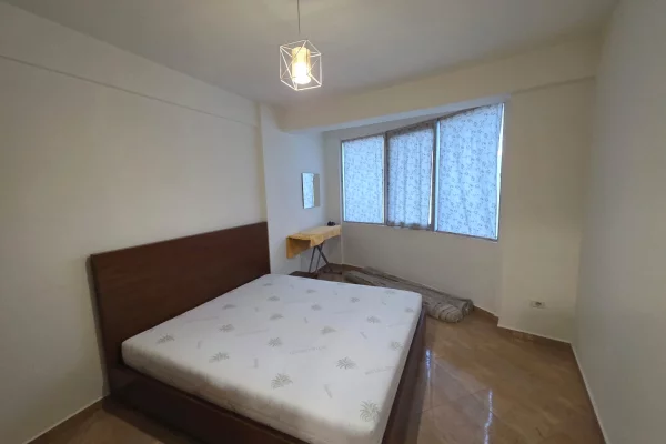Shtepi ne shitje Apartament ne Tirane, 2+1, Mobilimi E mobiluar, Pagesa 130,000  Euro.