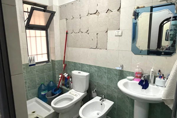 Shtepi ne shitje Apartament ne Tirane, 1+1, Mobilimi Pjeserisht e mobiluar, Pagesa 100,000  Euro.