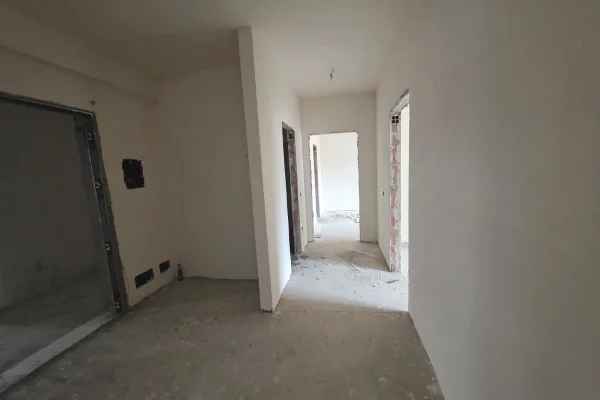 Shtepi ne shitje Apartament ne Tirane, 2+1, Mobilimi Bosh, pa mobiluar, Pagesa 151,000  Euro.